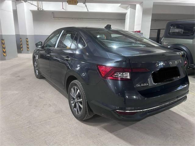 https://images10.gaadi.com/usedcar_image/4200948/original/processed_e74cccfbf2e6c40e18ea0900c8c142d5.jpg?imwidth=6401