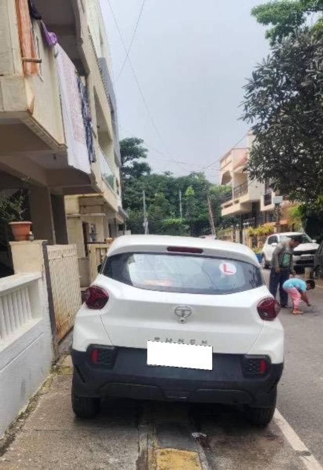 https://images10.gaadi.com/usedcar_image/4200973/original/processed_8ee9b10b-995d-489b-9ef3-04043792bf33.jpeg?imwidth=6401