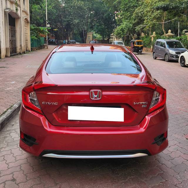 https://images10.gaadi.com/usedcar_image/4201039/original/processed_02ff416697fb88ce5f797a4eea4b42f3.jpg?imwidth=6402