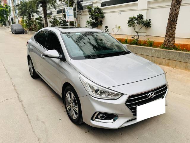 https://images10.gaadi.com/usedcar_image/4201072/original/processed_d9b59949cf0b949cb821eeae4e3c7652.jpg?imwidth=6400