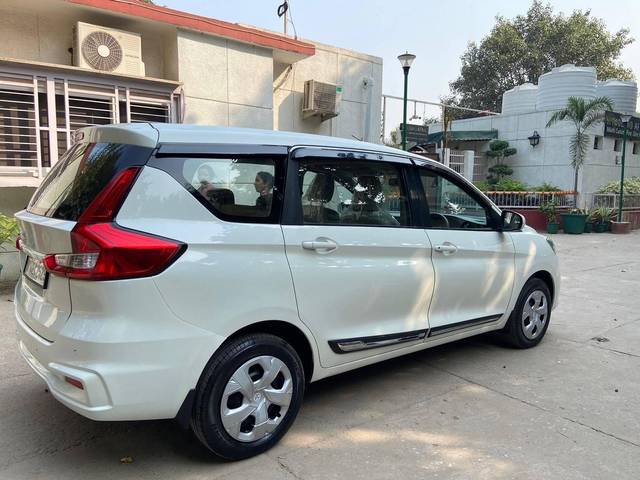 https://images10.gaadi.com/usedcar_image/4201108/original/processed_3214e3363389392ebce45e1ccff93734.jpeg?imwidth=6401