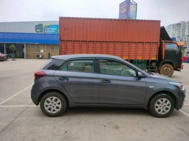 https://images10.gaadi.com/usedcar_image/4201200/original/processed_a26373ba-8a36-41b0-a728-a18280183036.jpg?imwidth=6402