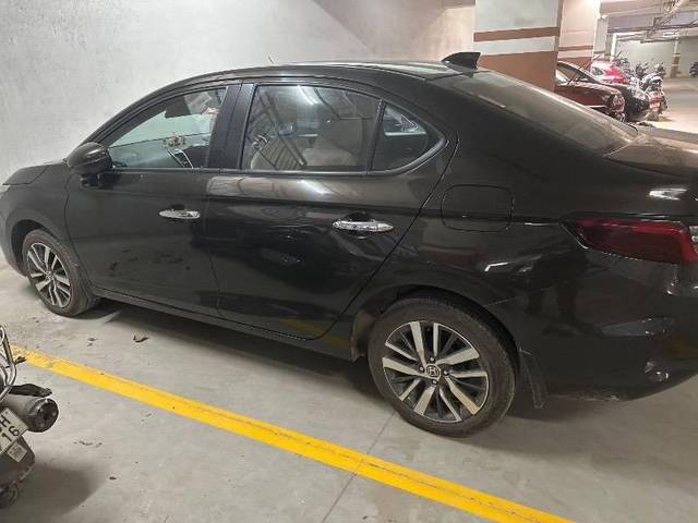 https://images10.gaadi.com/usedcar_image/4201211/original/processed_9bbf1e7f-07b7-4544-af46-aeac05b23da4.jpg?imwidth=6400