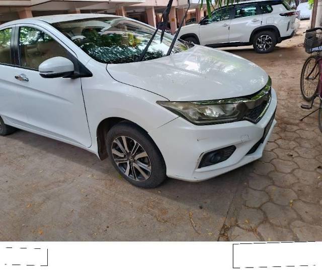 https://images10.gaadi.com/usedcar_image/4201215/original/processed_0c70e1df-f2f9-4b69-a24b-01ca58968040.jpg?imwidth=6400