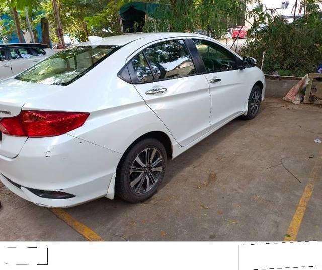 https://images10.gaadi.com/usedcar_image/4201215/original/processed_766aa503-b8a6-449d-9bf7-78d309063676.jpg?imwidth=6401