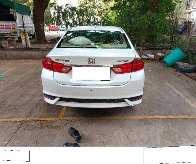 https://images10.gaadi.com/usedcar_image/4201215/original/processed_a380ba7d-296a-4ca1-ae1f-975bf703cce1.jpg?imwidth=6402