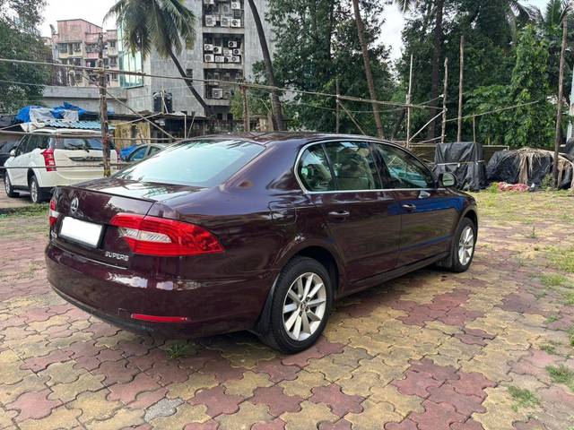 https://images10.gaadi.com/usedcar_image/4201218/original/processed_2f1b2cd25edc8eaae35fcd1297ed184d.jpg?imwidth=6402