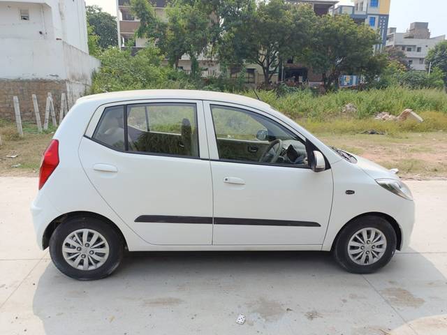 https://images10.gaadi.com/usedcar_image/4201221/original/335f4c2f28ffb50ae291468cde38bd57.jpg?imwidth=6401