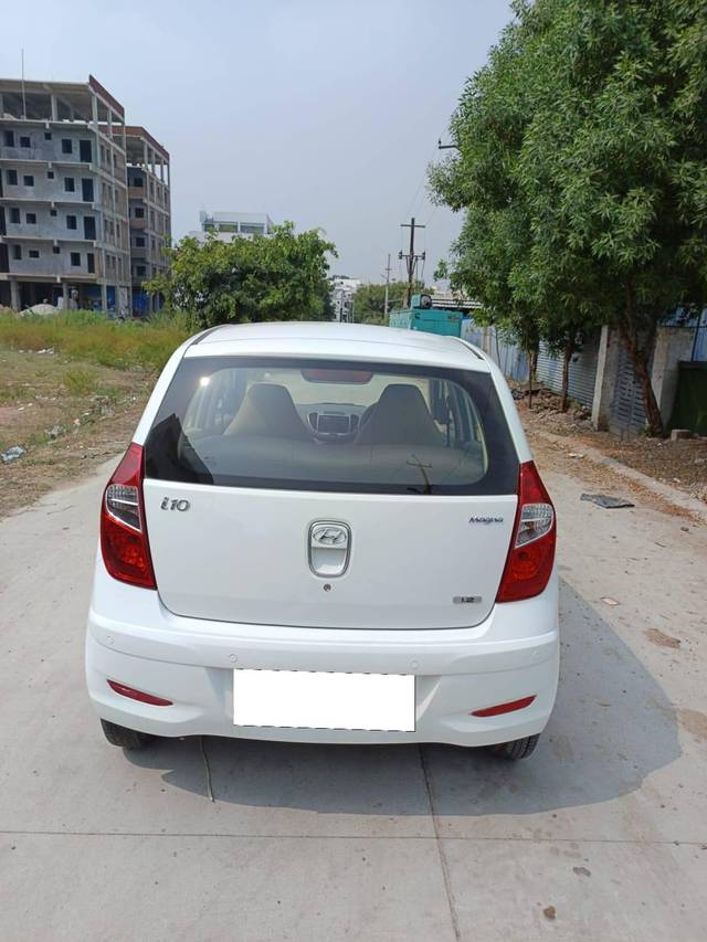 https://images10.gaadi.com/usedcar_image/4201221/original/processed_016ae45c6f7256a8b3c036bd5fbd765e.jpg?imwidth=6402