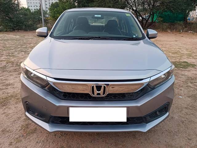 https://images10.gaadi.com/usedcar_image/4201297/original/processed_f926631a49ad94e30b74f2ec96ab95fc.jpg?imwidth=6400