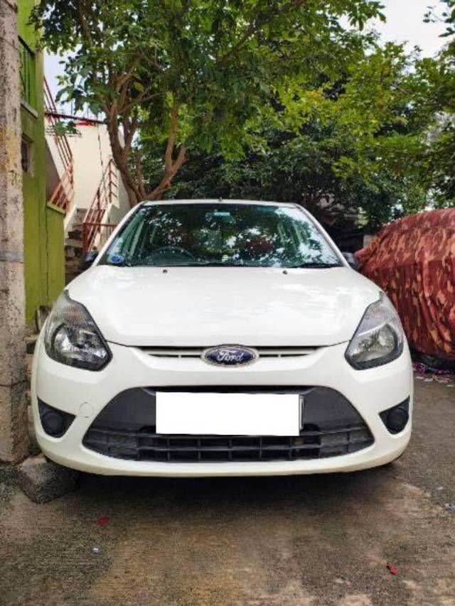 https://images10.gaadi.com/usedcar_image/4201324/original/processed_24417307-4d7c-4c34-a13e-e6bd418a6bba.jpg?imwidth=6402