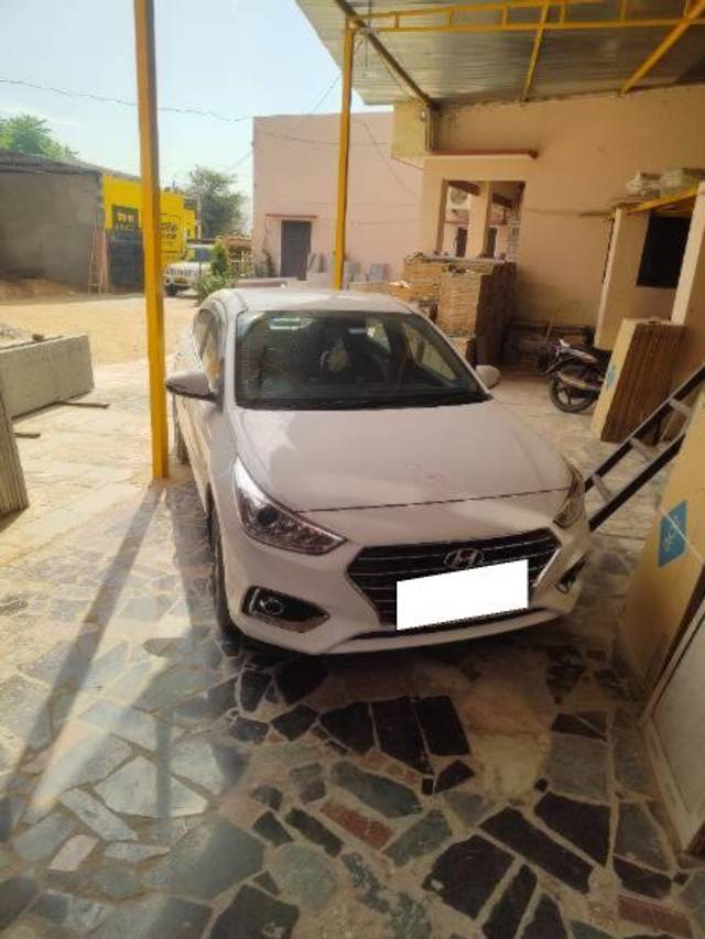 https://images10.gaadi.com/usedcar_image/4201381/original/processed_3792d29a-c9c3-4eae-997c-469990679063.jpg?imwidth=6402