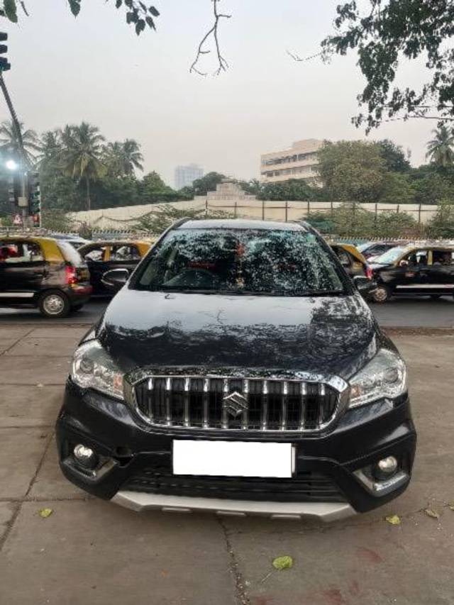 https://images10.gaadi.com/usedcar_image/4201449/original/processed_604d8cb2-e72a-4bed-9004-06c120faa676.jpg?imwidth=6400