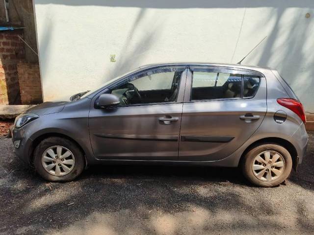 https://images10.gaadi.com/usedcar_image/4201639/original/processed_029df0c0-a39e-4c5d-935f-c9690861979f.jpg?imwidth=6402