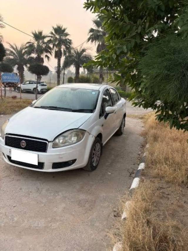 https://images10.gaadi.com/usedcar_image/4201700/original/processed_2fd8387d-6415-4f53-ad31-be28a554e6c0.jpeg?imwidth=6402