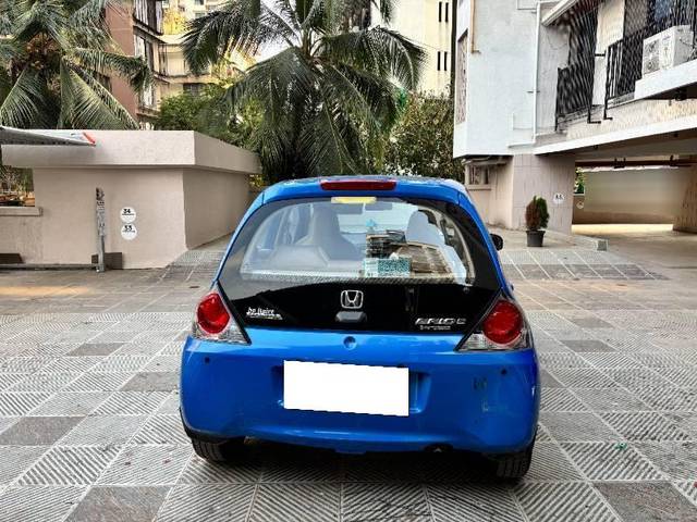 https://images10.gaadi.com/usedcar_image/4201709/original/processed_04f93f01-18de-4576-aa87-3f7105b18684.jpg?imwidth=6402