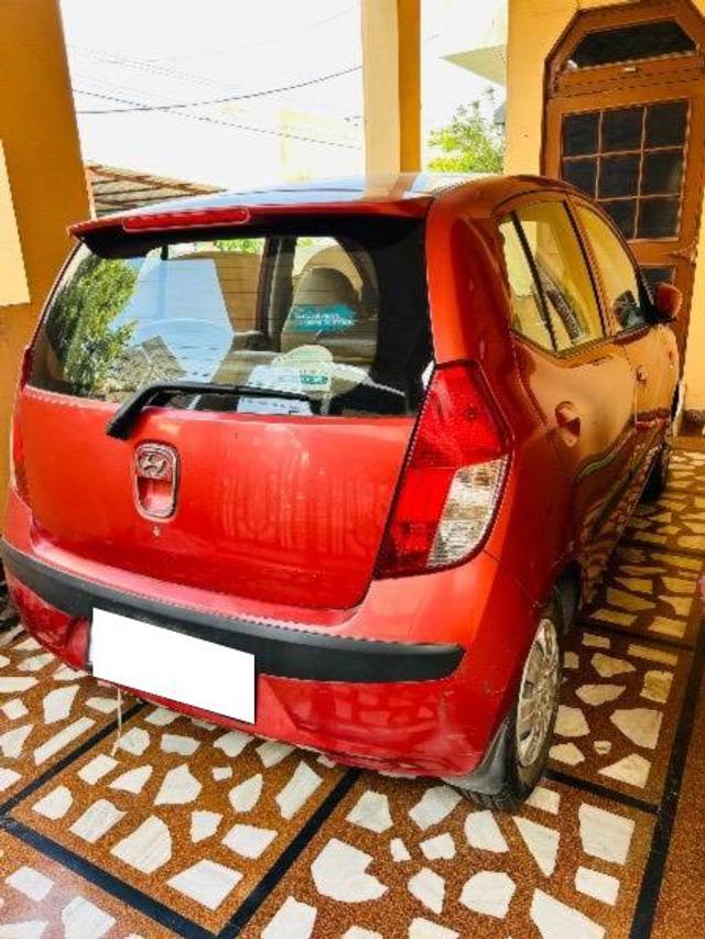 https://images10.gaadi.com/usedcar_image/4201746/original/processed_d8fe5a34-5f57-40a2-9f51-73a573e88cac.jpeg?imwidth=6402