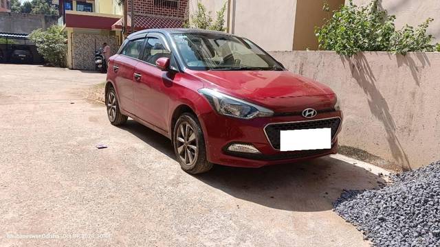 https://images10.gaadi.com/usedcar_image/4201775/original/processed_f7a84dce-f126-499f-a133-a21d38db8117.jpg?imwidth=6400