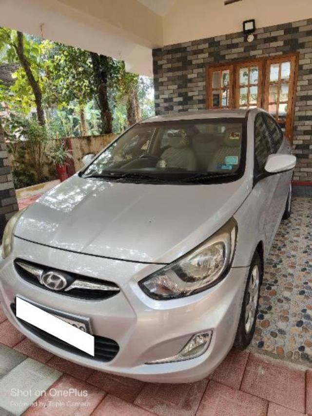 https://images10.gaadi.com/usedcar_image/4201791/original/processed_488647ec-bead-4b81-b835-d4aa7acdaad7.jpg?imwidth=6400