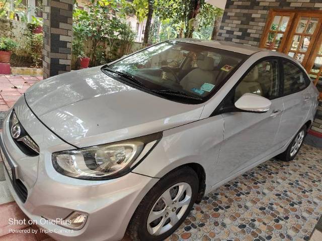 https://images10.gaadi.com/usedcar_image/4201791/original/processed_58667fa7-d55f-48f7-b5fe-82d51601448b.jpg?imwidth=6402