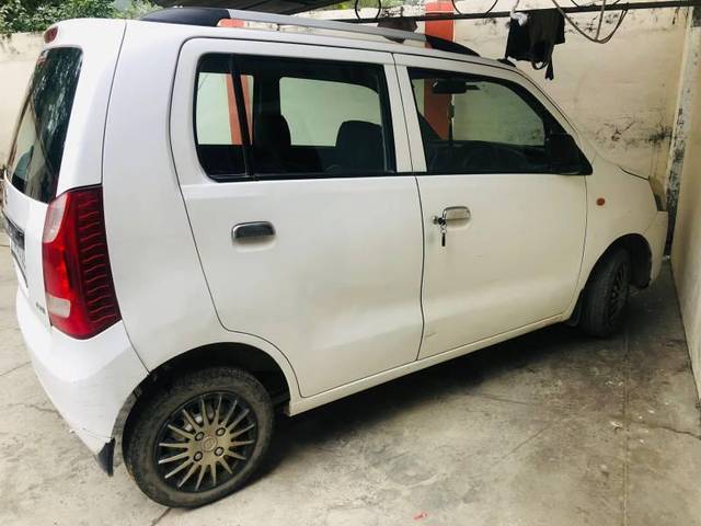 https://images10.gaadi.com/usedcar_image/4201830/original/processed_3d95657a-94ab-4fee-99b9-b3b2fc99ac64.jpg?imwidth=6402