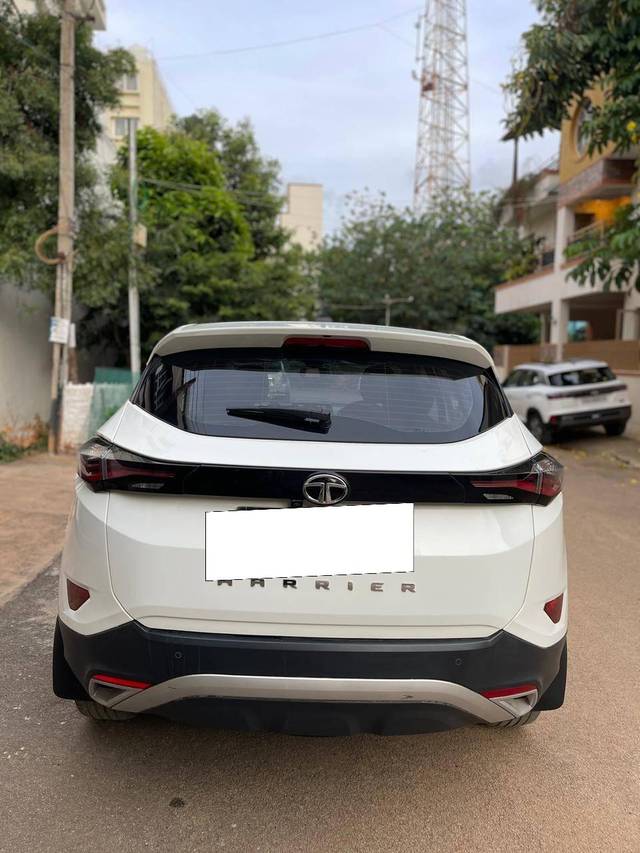 https://images10.gaadi.com/usedcar_image/4201944/original/processed_d9c0b7b25c8b5be51fb2de2fb0dab33c.jpg?imwidth=6402