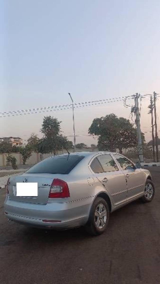 https://images10.gaadi.com/usedcar_image/4202055/original/processed_84b03266-c808-4c44-90a8-e8fe3af5b187.jpg?imwidth=6400