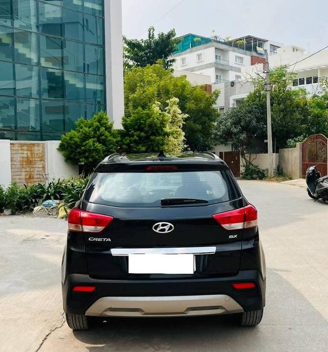 https://images10.gaadi.com/usedcar_image/4202065/original/processed_fba4706f94309801ce3f24793dd589a7.jpeg?imwidth=6402