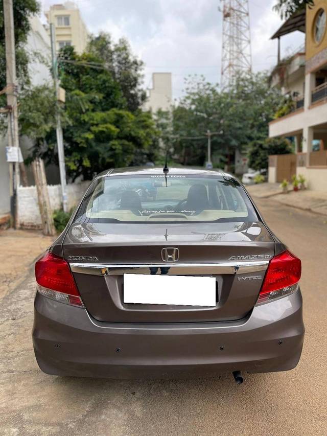 https://images10.gaadi.com/usedcar_image/4202072/original/processed_187dbb878d1efc4408e3ee09986070df.jpg?imwidth=6402