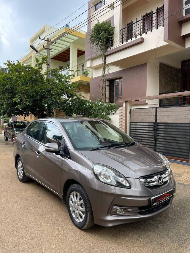 https://images10.gaadi.com/usedcar_image/4202072/original/processed_4074365f5483d95074f7b24ea00c2f02.jpg?imwidth=6400