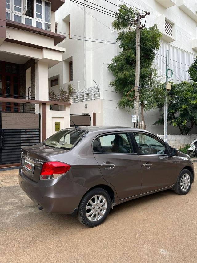 https://images10.gaadi.com/usedcar_image/4202072/original/processed_9c78857623b8712430eba1449cc8c7e4.jpg?imwidth=6401