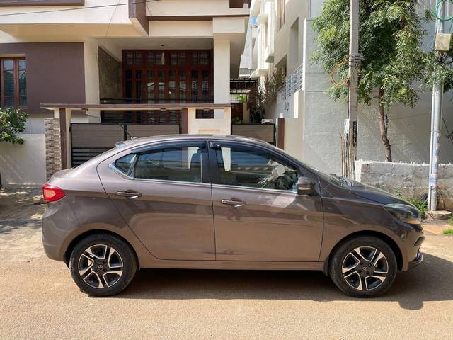 https://images10.gaadi.com/usedcar_image/4202074/original/e17e18681b9052ce6eef90aac1114569.jpg?imwidth=6401