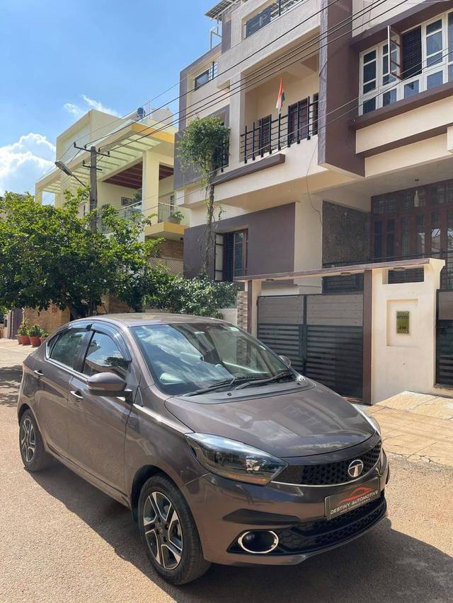 https://images10.gaadi.com/usedcar_image/4202074/original/processed_d4dc9a478e6c8ed3e1889eceaa16f353.jpg?imwidth=6400