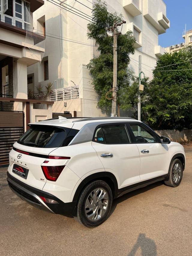 https://images10.gaadi.com/usedcar_image/4202079/original/processed_b7d10ef94079bc77187b8312aaa506e1.jpg?imwidth=6402