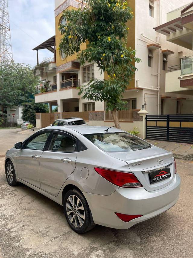 https://images10.gaadi.com/usedcar_image/4202085/original/processed_4e5514e8f4839f6a86fa5a0f0e667975.jpg?imwidth=6402