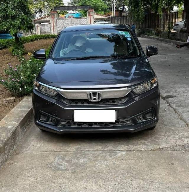 https://images10.gaadi.com/usedcar_image/4202088/original/processed_83561735-c475-400a-8718-00898486a6b0.jpeg?imwidth=6402