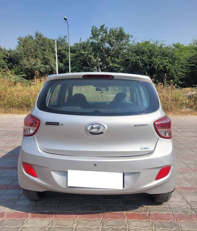 https://images10.gaadi.com/usedcar_image/4202179/original/processed_2b853799ab44ad79a306a1fb74e1d3b1.jpg?imwidth=6402