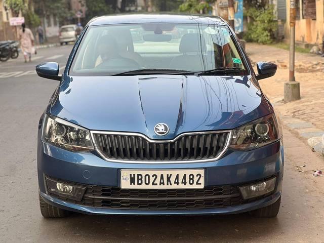 https://images10.gaadi.com/usedcar_image/4202191/original/processed_48c812040332146bd38b8aa683a3eb5e.jpg?imwidth=6400