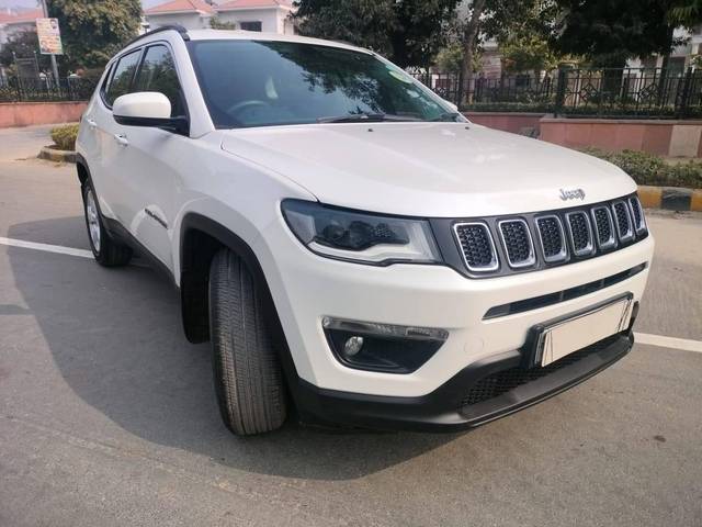 https://images10.gaadi.com/usedcar_image/4202205/original/processed_56d9420e57cda985aa764f2adf12aefa.jpg?imwidth=6400