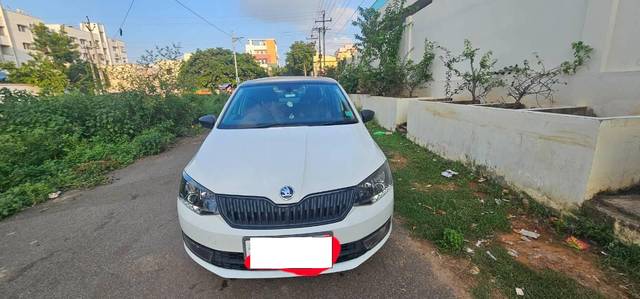 https://images10.gaadi.com/usedcar_image/4202276/original/processed_f2972606-4896-4aba-bc46-5212c2e73c24.jpg?imwidth=6402