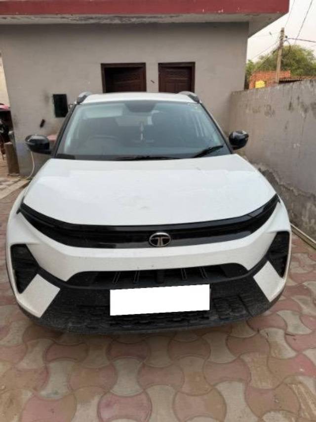 https://images10.gaadi.com/usedcar_image/4202291/original/processed_d0442ce3-1d63-4da4-ab49-f896584dea51.jpeg?imwidth=6401