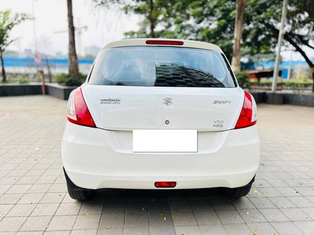 https://images10.gaadi.com/usedcar_image/4202324/original/processed_01cb8b700b461aa1a5237cd4eb653c86.jpg?imwidth=6402