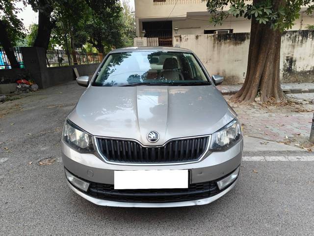 https://images10.gaadi.com/usedcar_image/4202397/original/processed_a098ad055f7eec85b79da13e0351490a.jpg?imwidth=6401