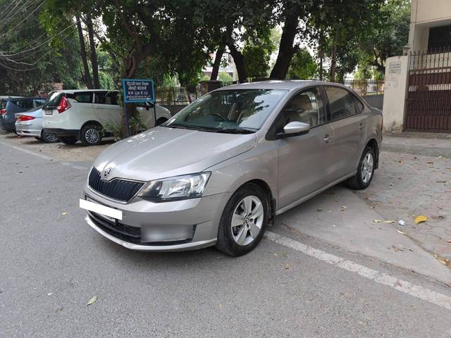 https://images10.gaadi.com/usedcar_image/4202397/original/processed_eb2b60d692a6db287936ec8c56a69a3e.jpg?imwidth=6400