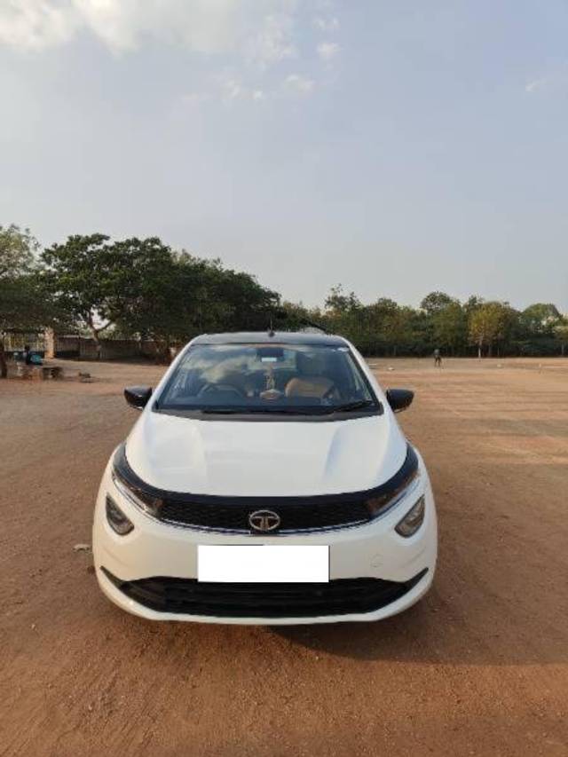 https://images10.gaadi.com/usedcar_image/4202450/original/processed_3a2e7f7c-e2ce-4646-9e2d-862739f0e180.jpg?imwidth=6400