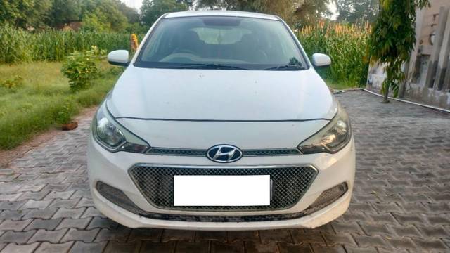 https://images10.gaadi.com/usedcar_image/4202492/original/processed_67ecfd59-45da-4dbe-8366-f7270fc3c843.jpg?imwidth=6400