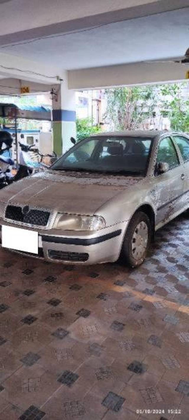 https://images10.gaadi.com/usedcar_image/4202747/original/processed_6fb1f76f-a89b-4de5-ad92-0bbdac2c2365.jpg?imwidth=6400