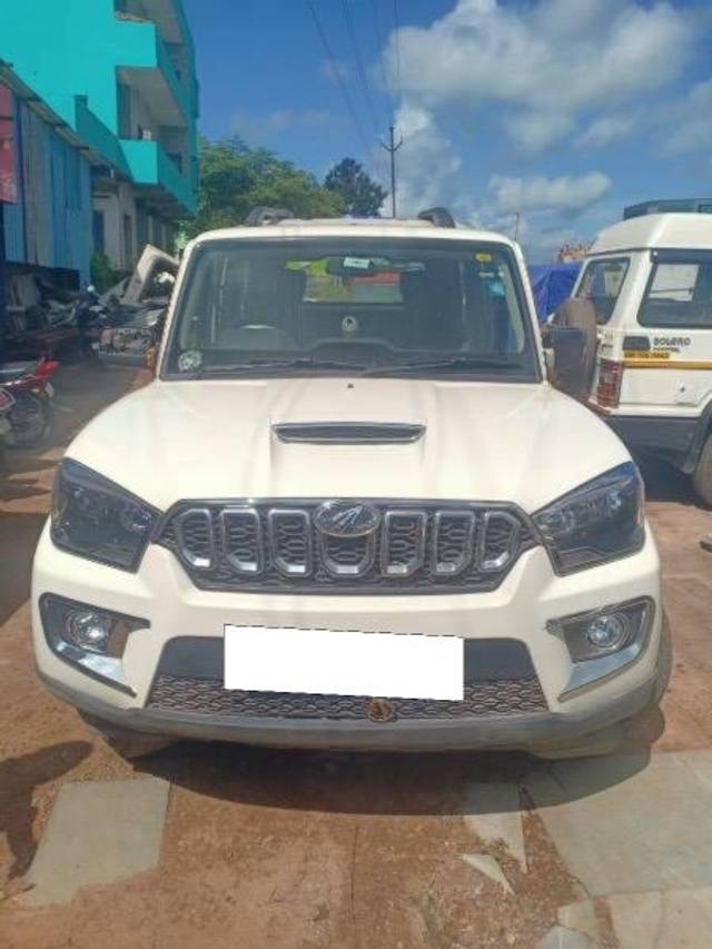 https://images10.gaadi.com/usedcar_image/4202813/original/processed_1d56d41e-bb47-425b-bec4-804cd89242ed.jpg?imwidth=6400