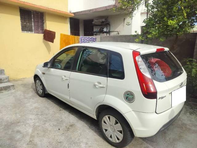 https://images10.gaadi.com/usedcar_image/4202822/original/processed_6b970feb-3dee-479e-aab5-8d965540d27f.jpg?imwidth=6402