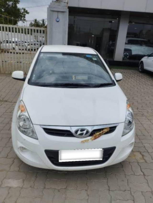 https://images10.gaadi.com/usedcar_image/4202838/original/processed_processed_791bcd16-9653-45be-a1f2-aa2821d70bb5.jpg?imwidth=6400